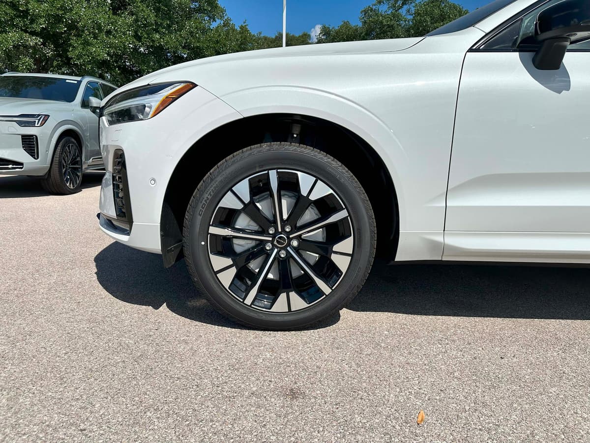 2026 Volvo XC60 - Image 8
