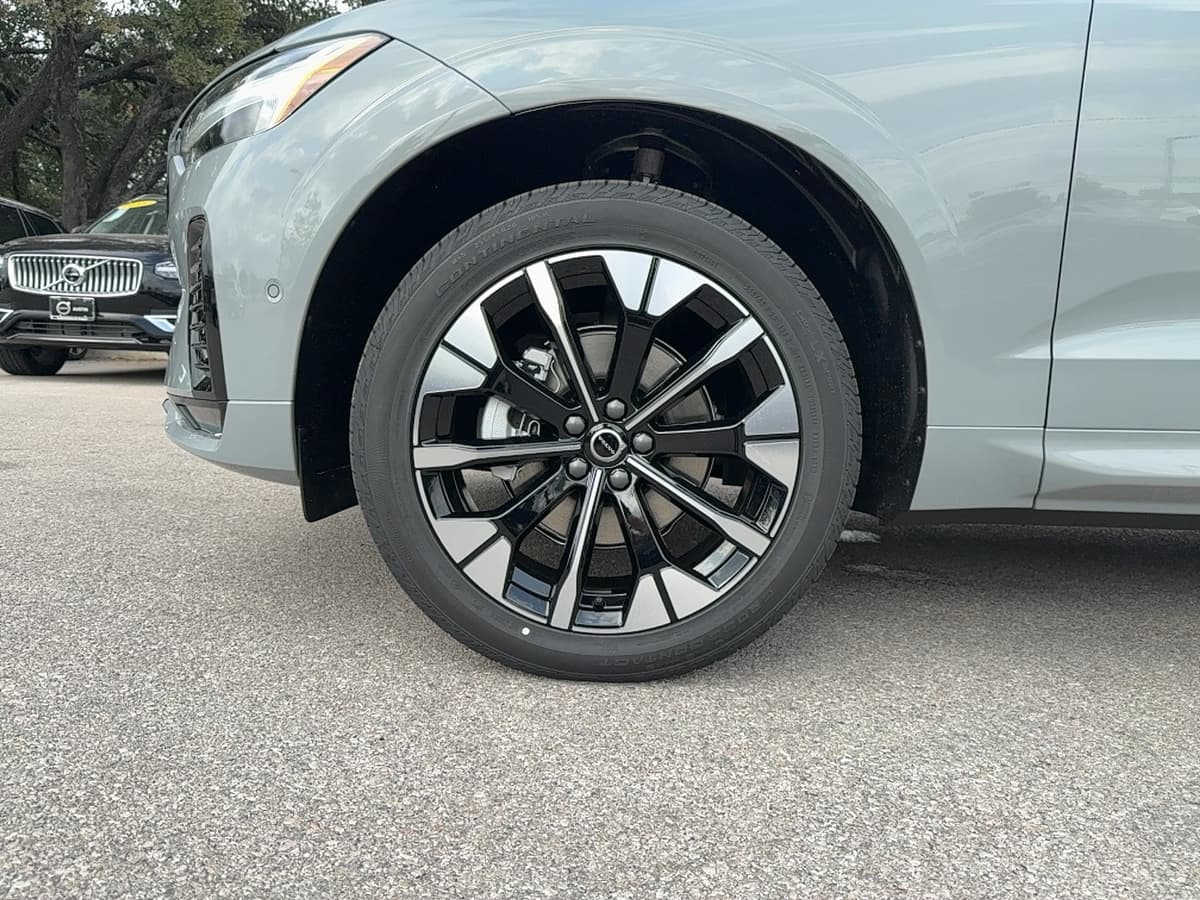 2026 Volvo XC60 - Image 10