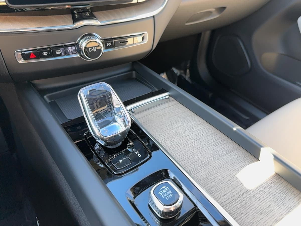 2026 Volvo XC60 - Image 23