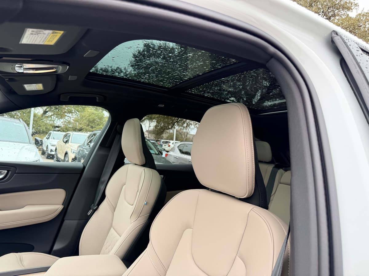 2026 Volvo XC60 - Image 13