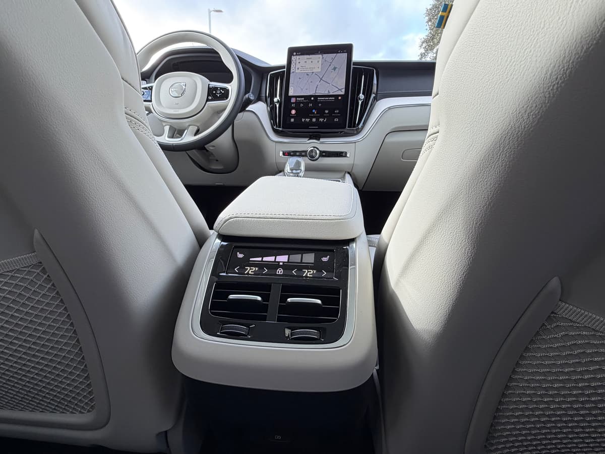 2026 Volvo XC60 - Image 10
