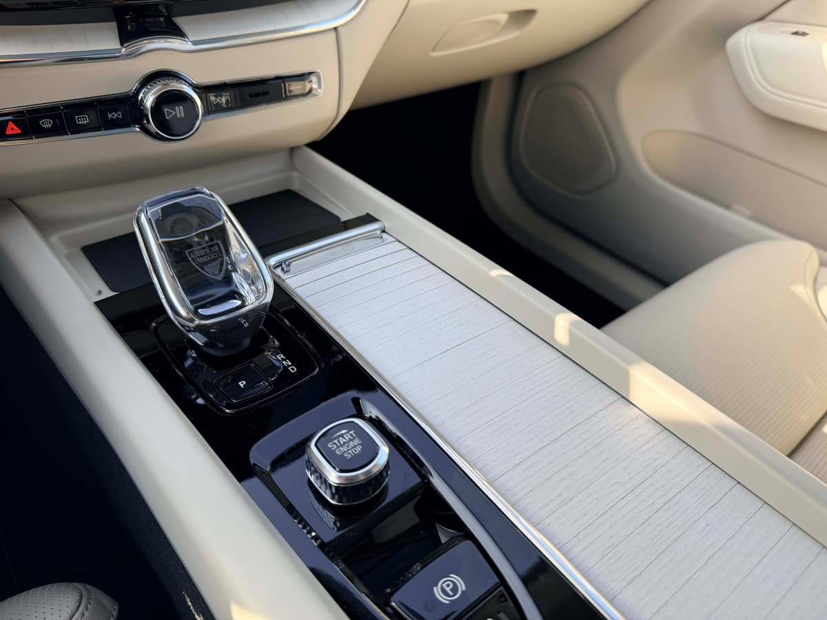 2026 Volvo XC60 - Image 23