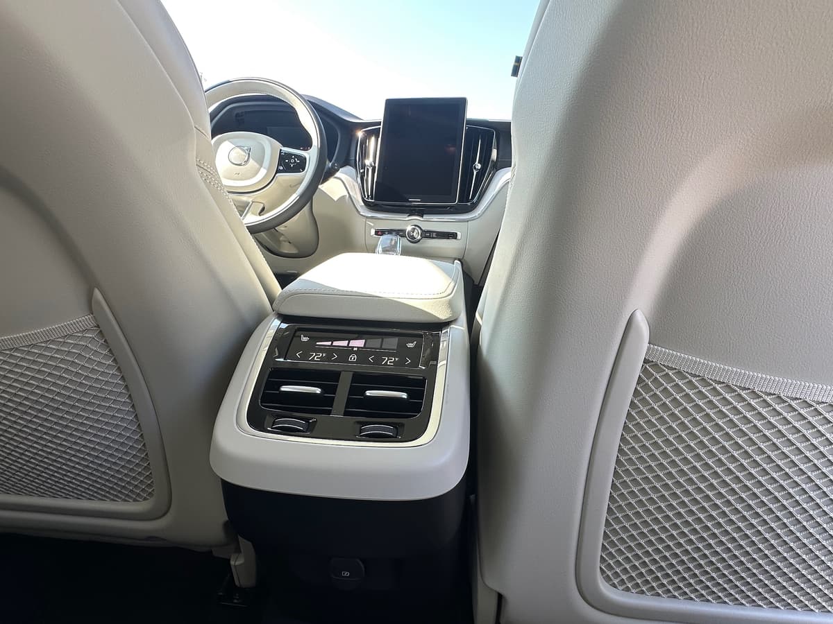 2026 Volvo XC60 - Image 11