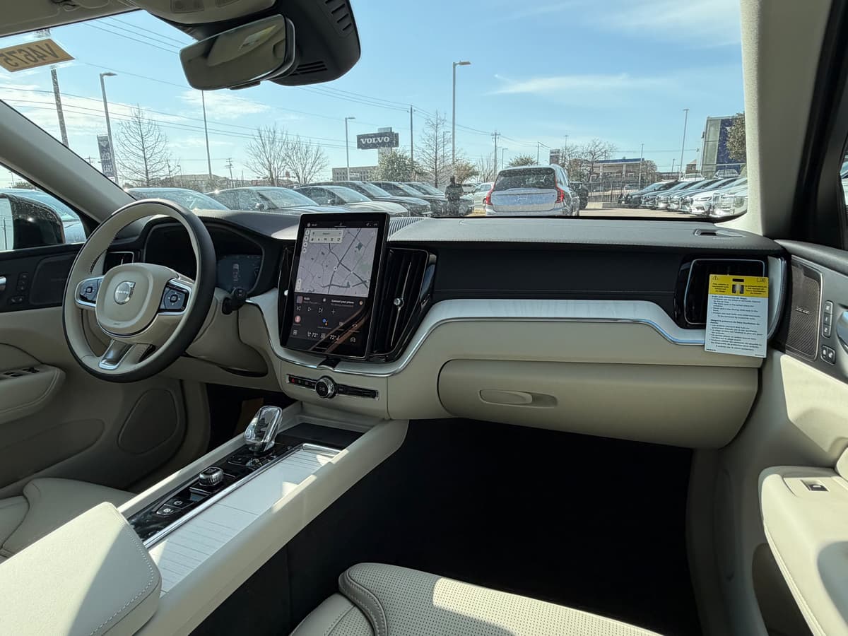 2026 Volvo XC60 plug-in hybrid - Image 10