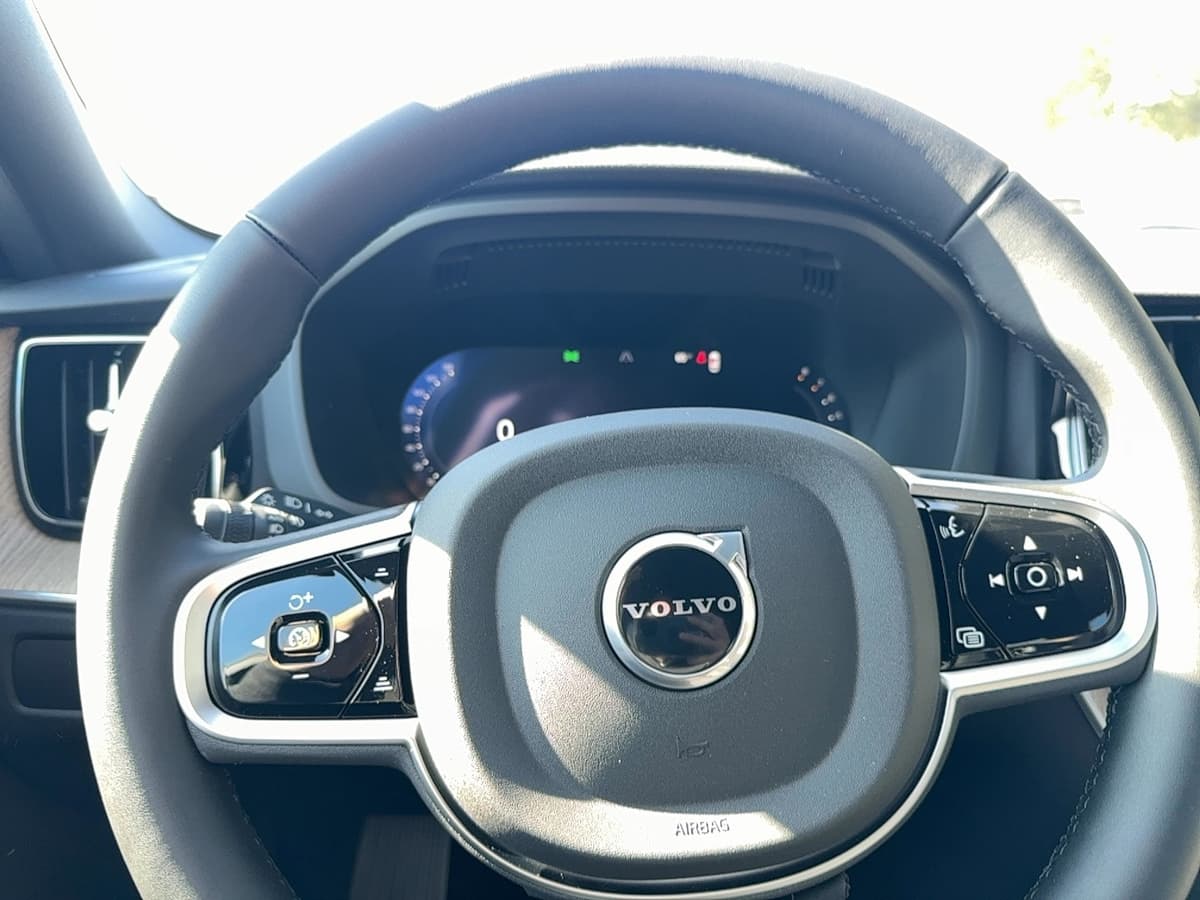 2026 Volvo XC60 - Image 16