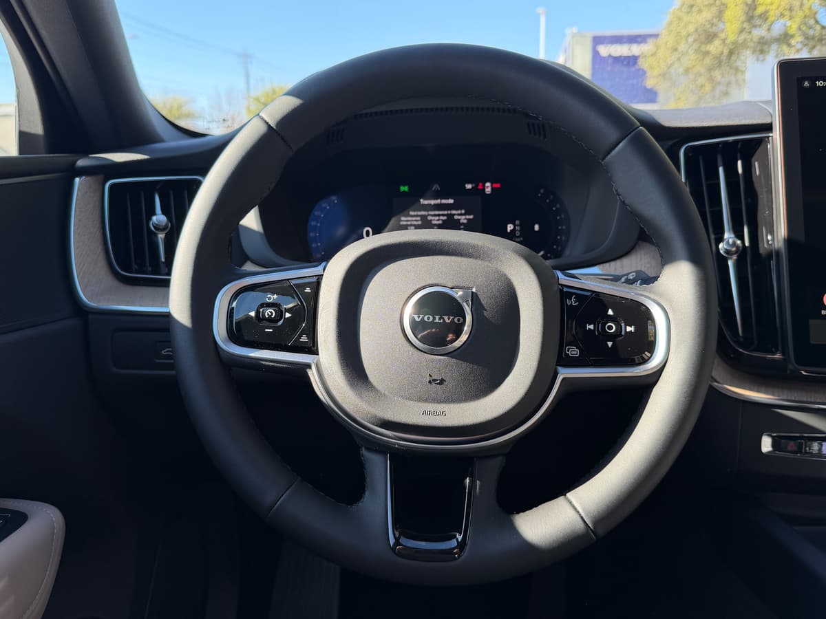 2026 Volvo XC60 - Image 14