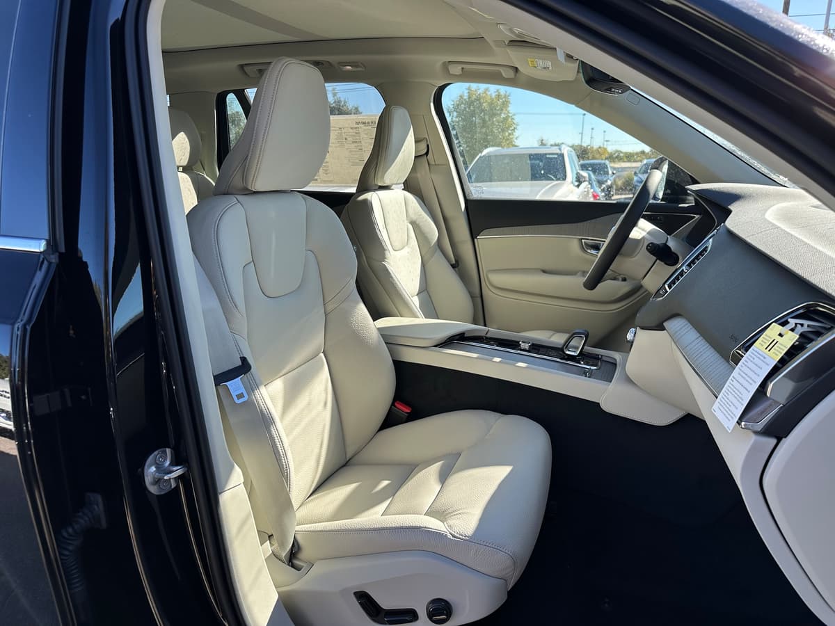 2025 Volvo XC90 - Image 5