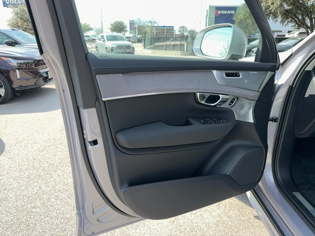2026 Volvo XC90 - Image 11