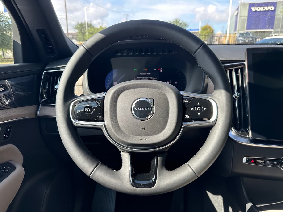 2026 Volvo XC90 - Image 13