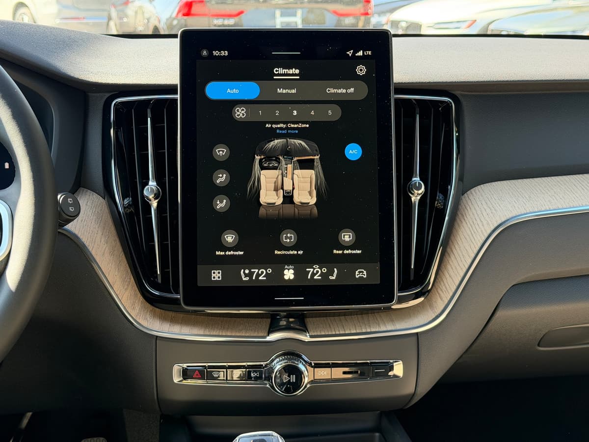 2026 Volvo XC60 - Image 12