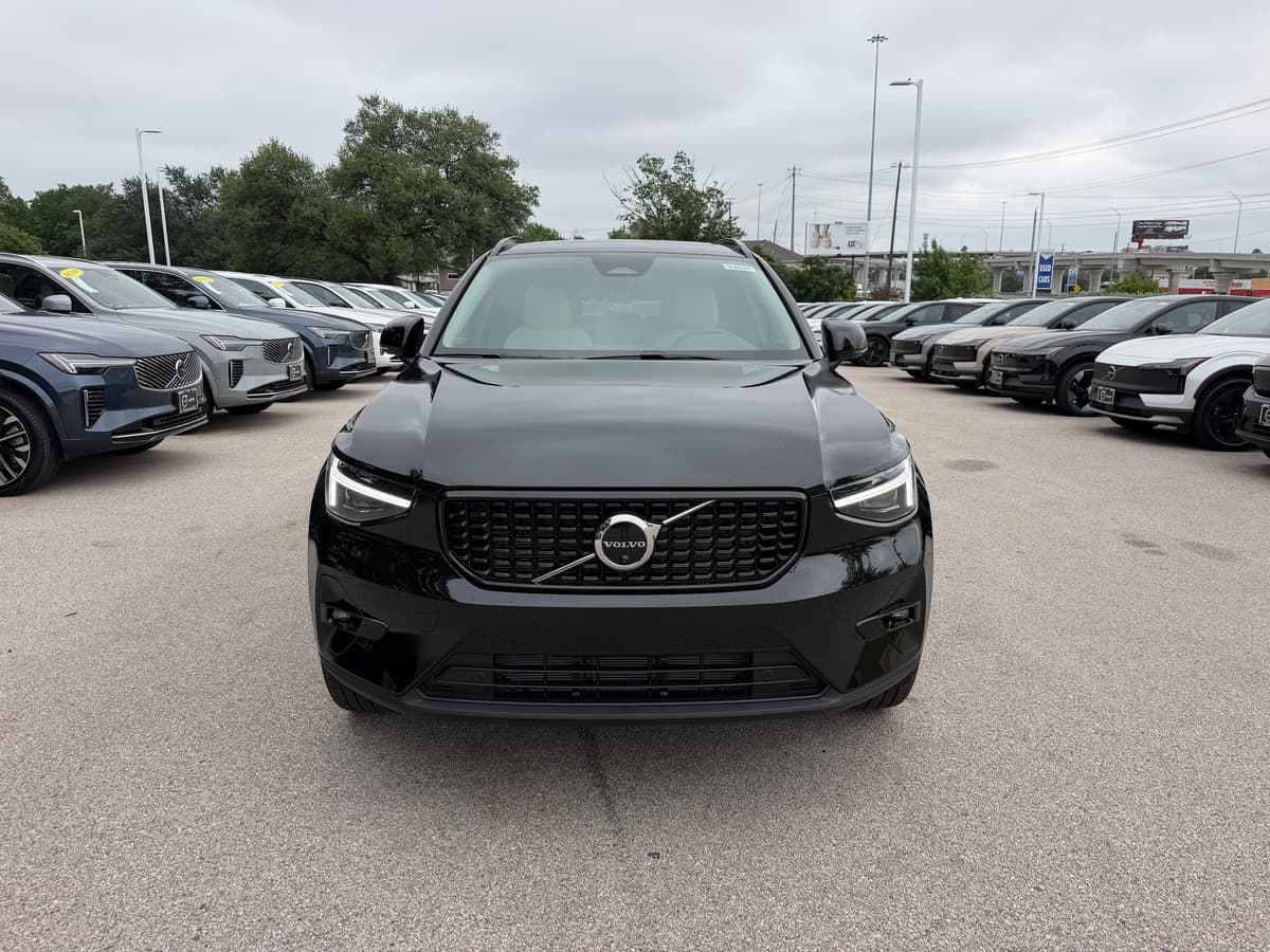 2026 Volvo XC40 - Image 5