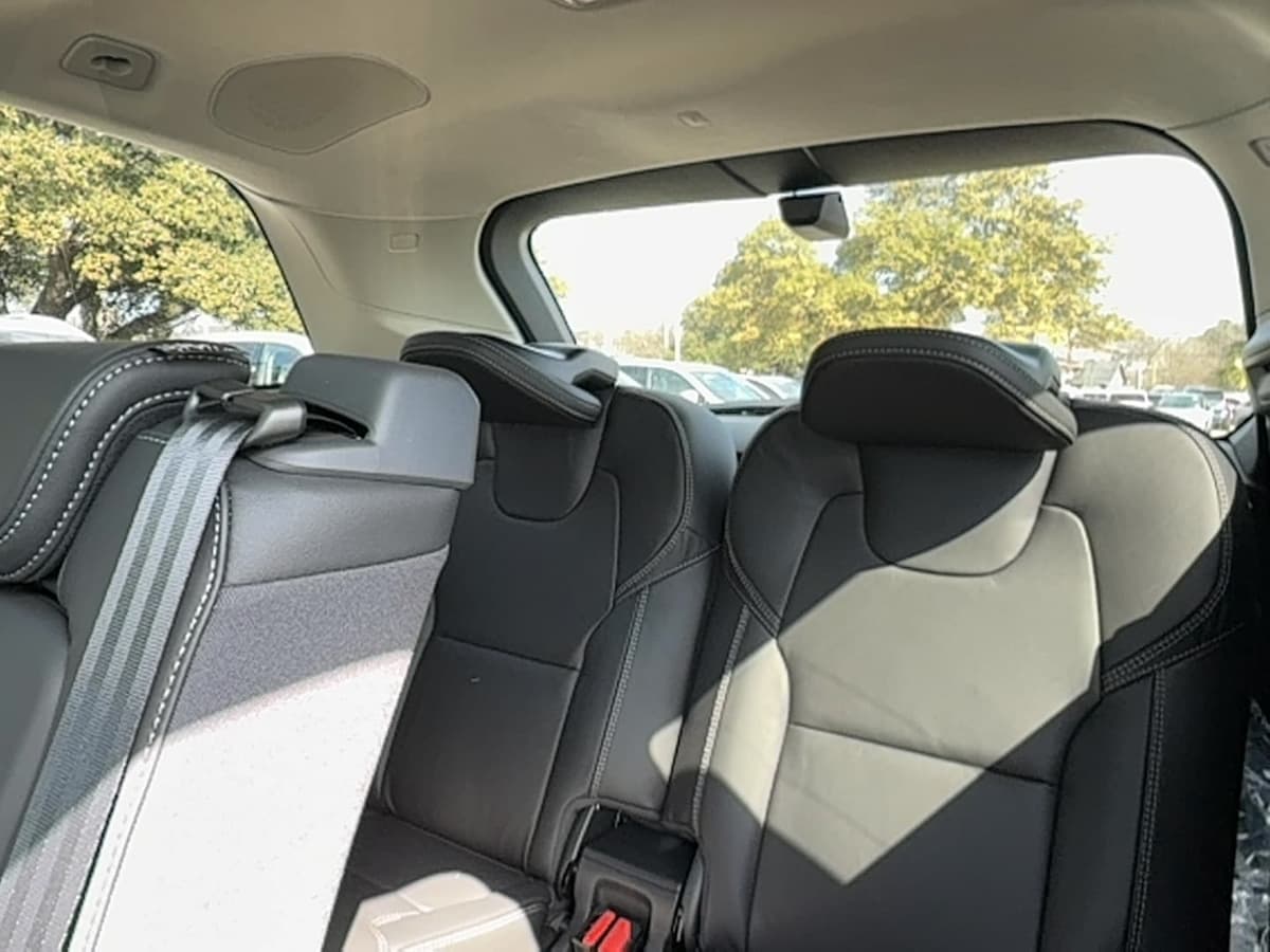 2026 Volvo XC90 - Image 15