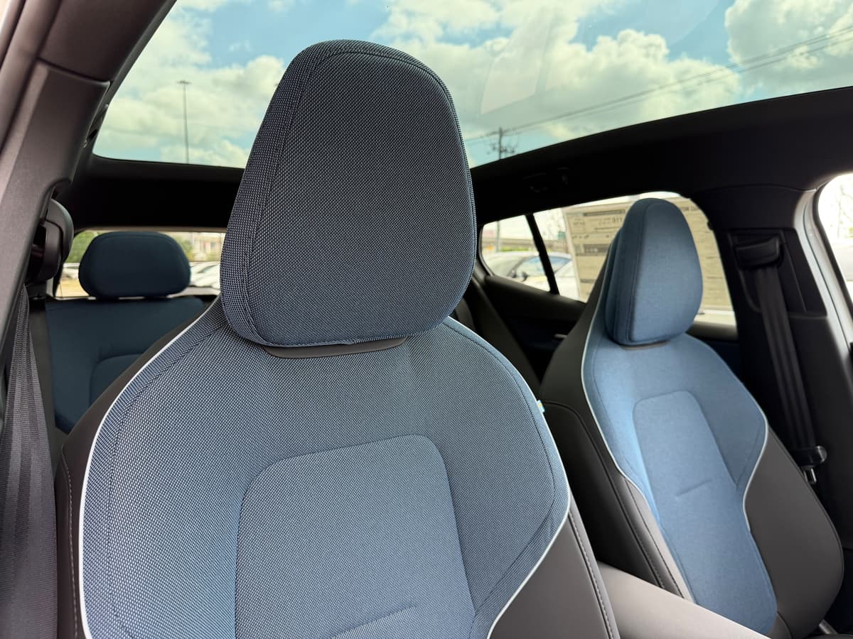 2026 Volvo EX30 - Image 9