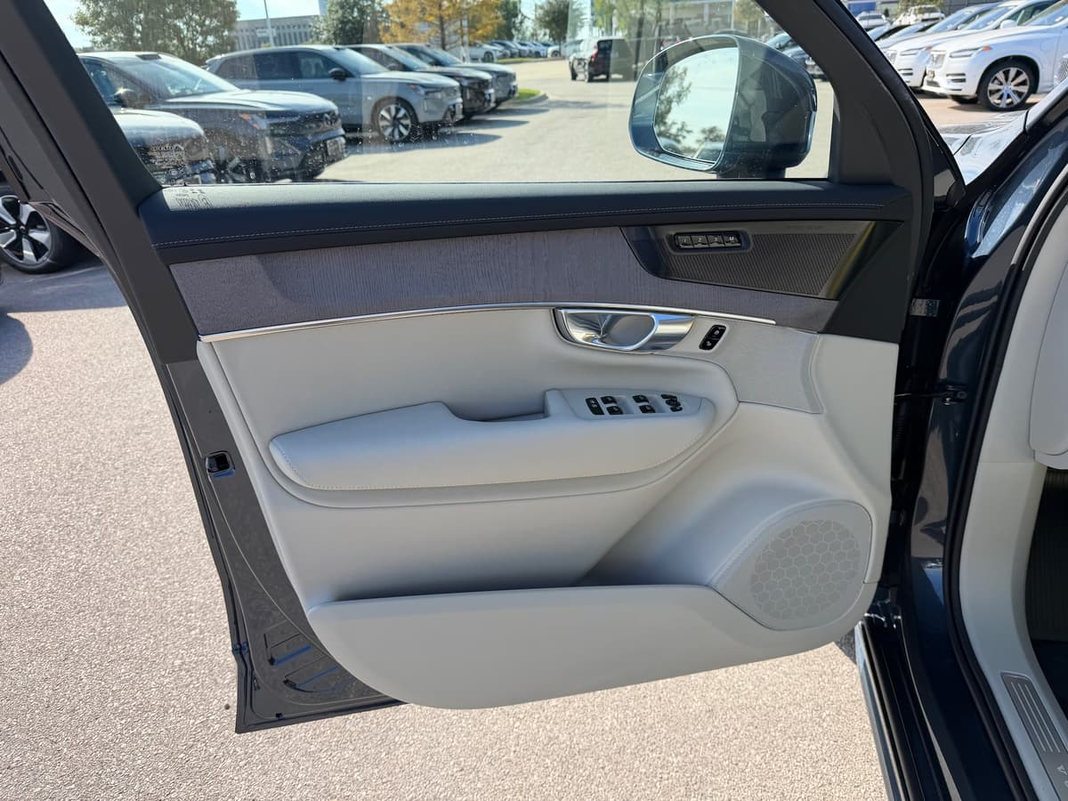 2026 Volvo XC90 - Image 18