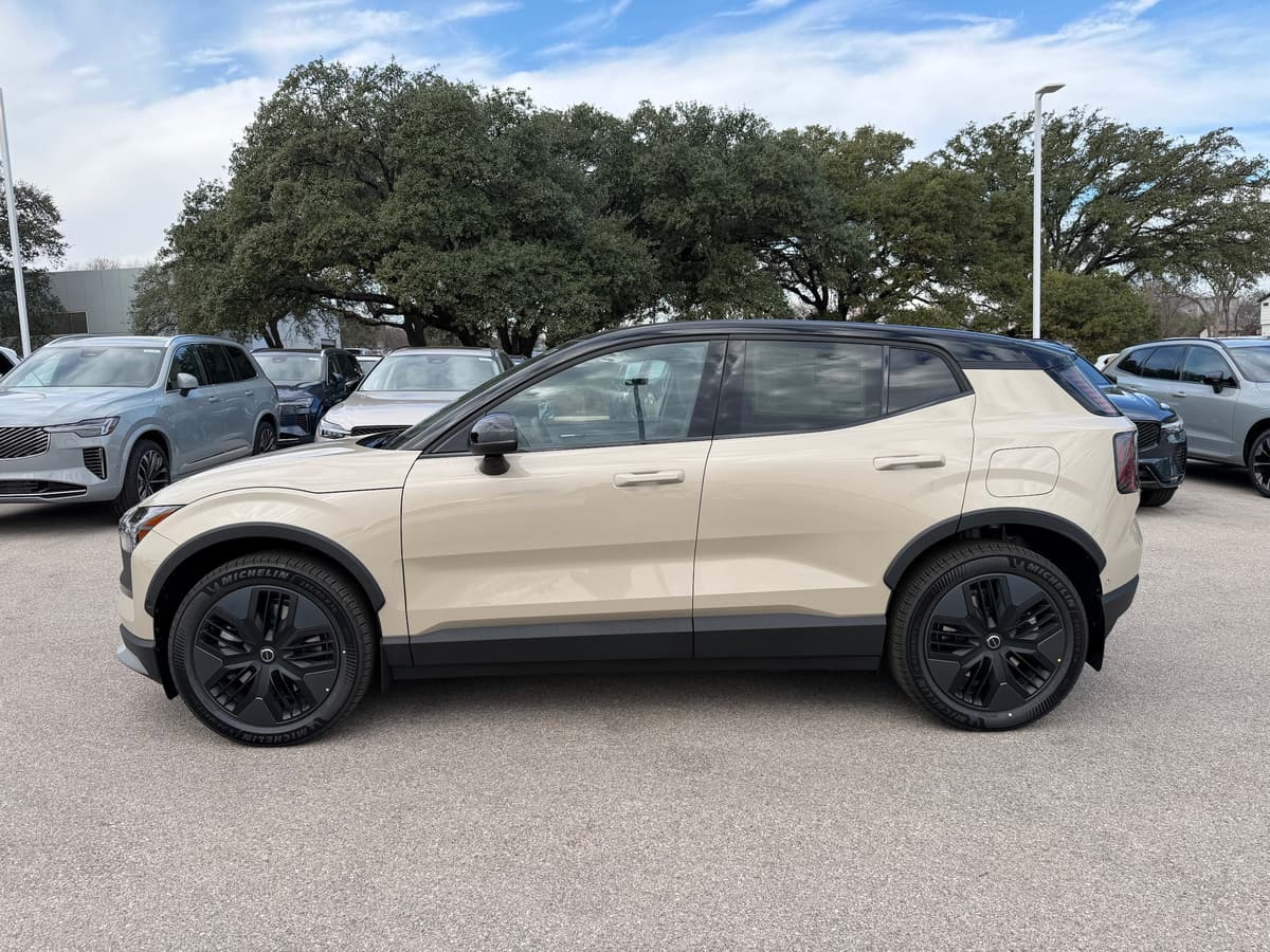 2026 Volvo EX30 Cross Country - Image 3