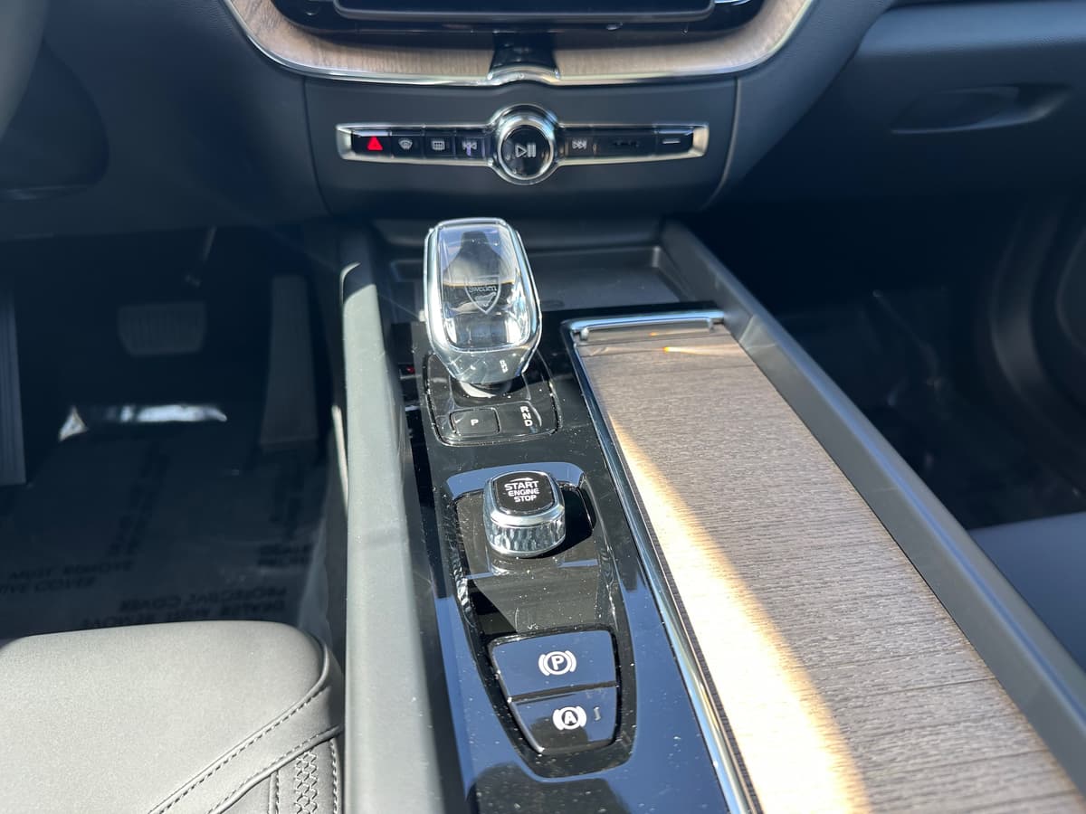 2026 Volvo XC60 - Image 13
