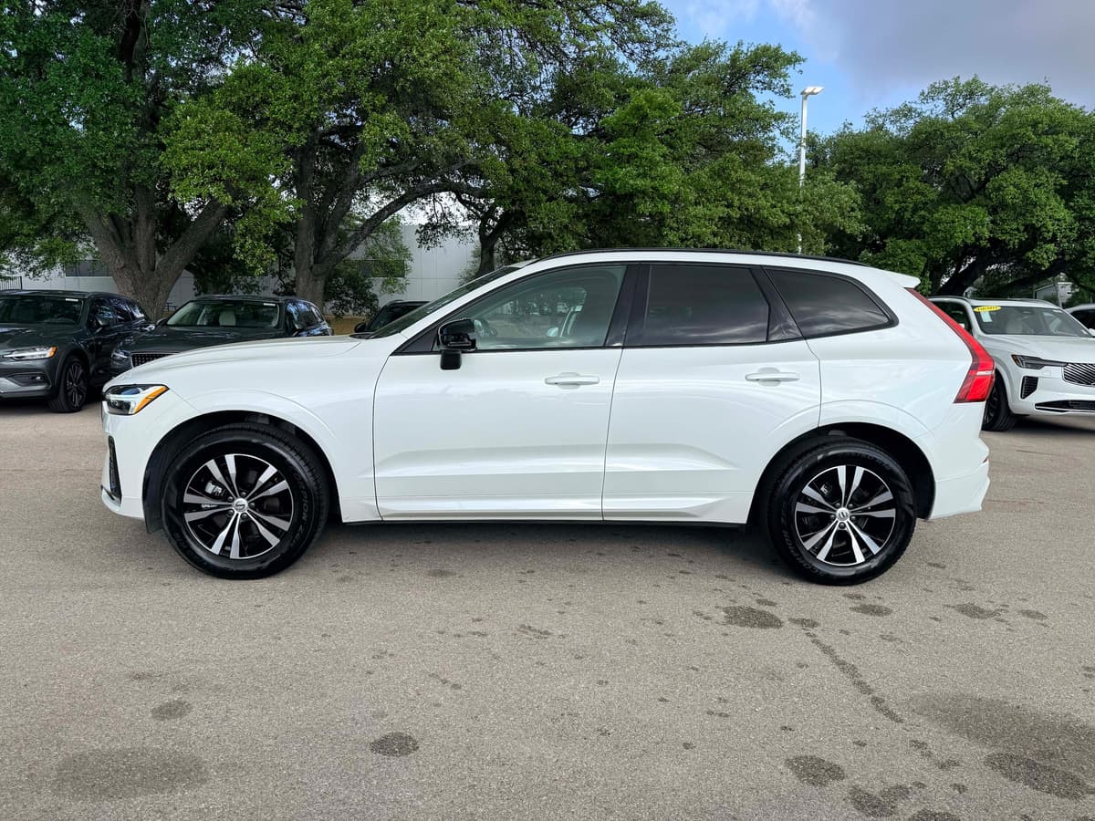 2025 Volvo XC60 - Image 3