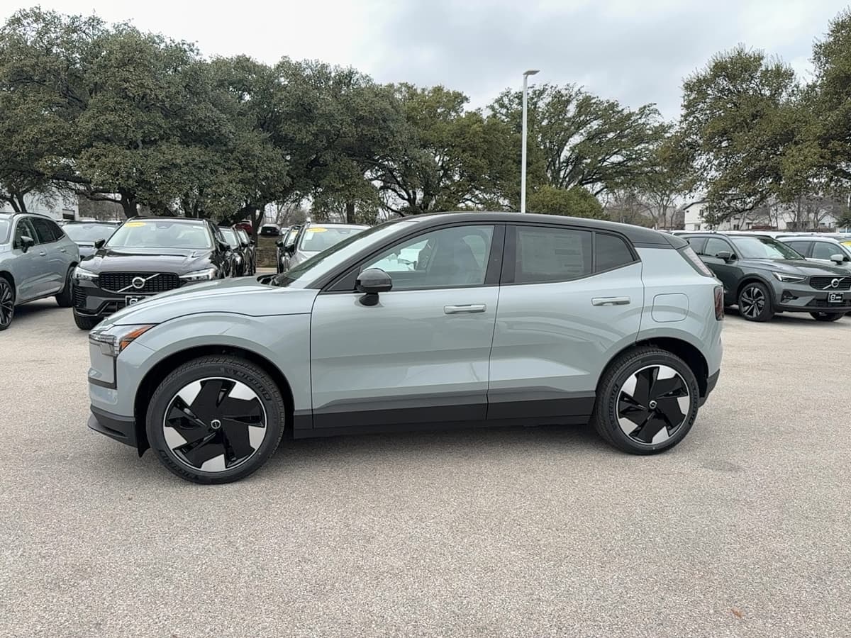 2026 Volvo EX30 - Image 3