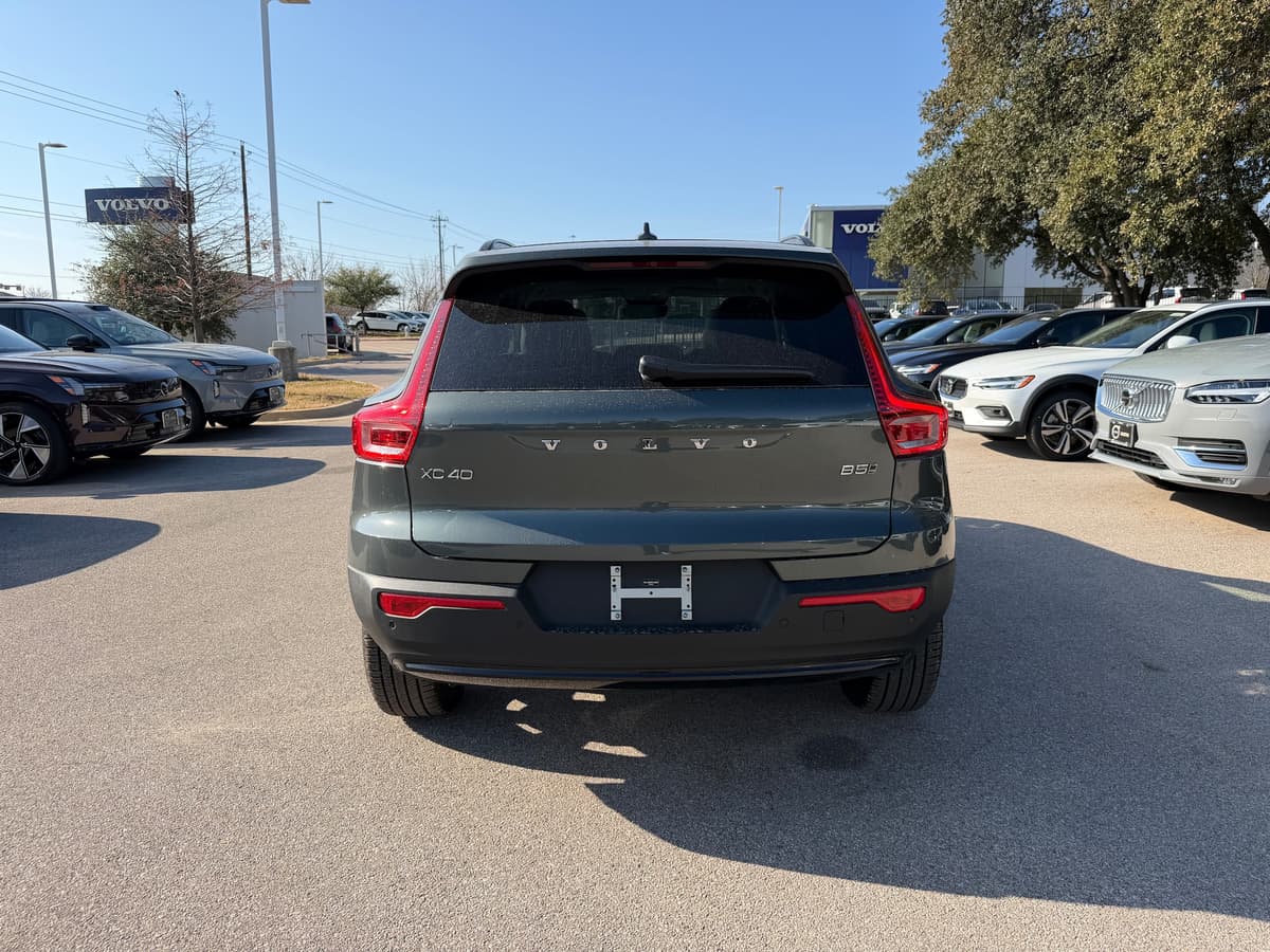 2026 Volvo XC40 - Image 5