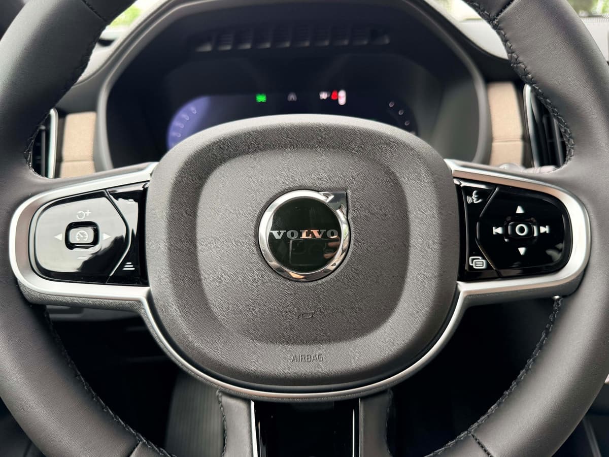 2026 Volvo XC90 plug-in hybrid - Image 19