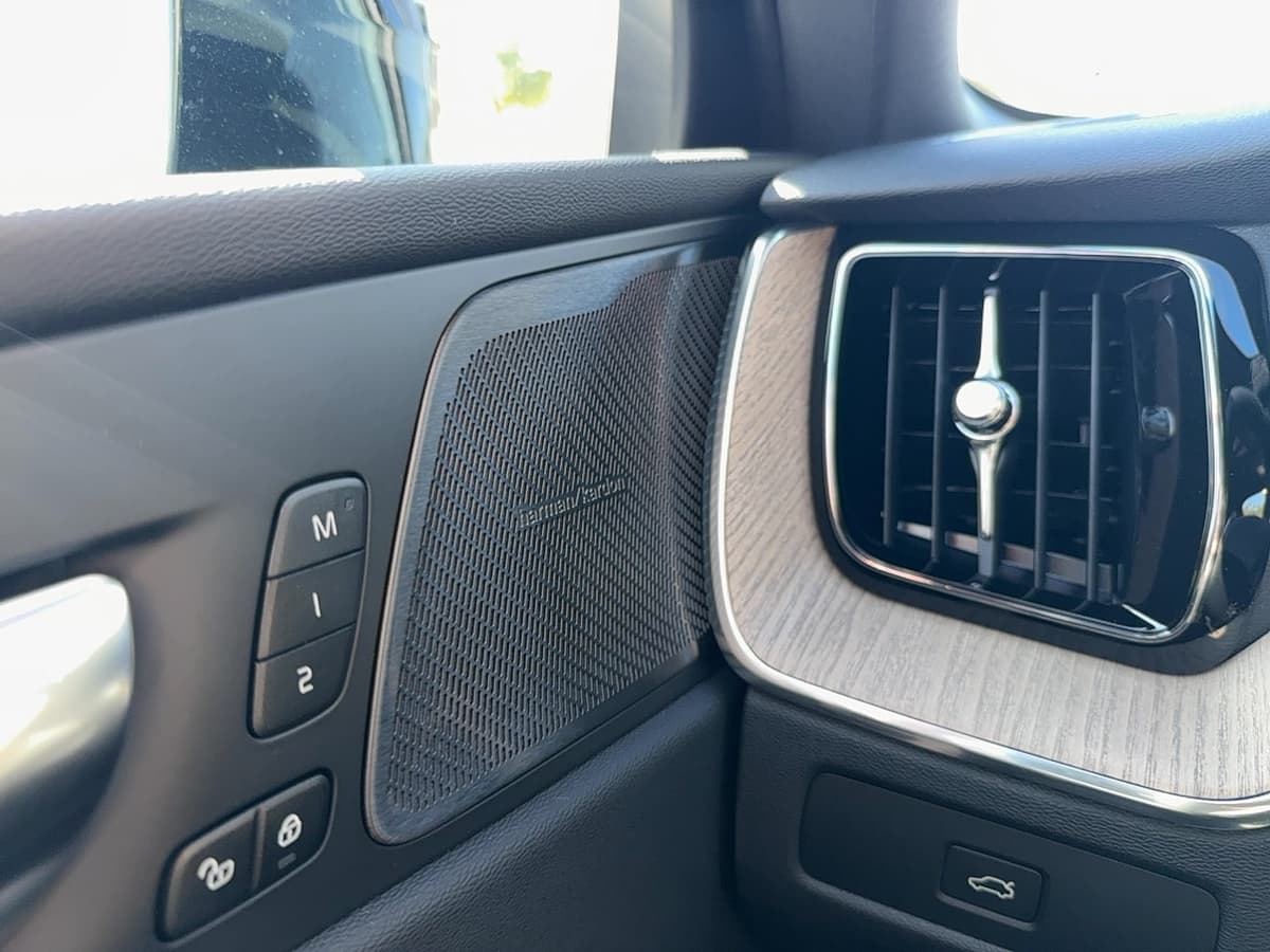 2026 Volvo XC60 - Image 17