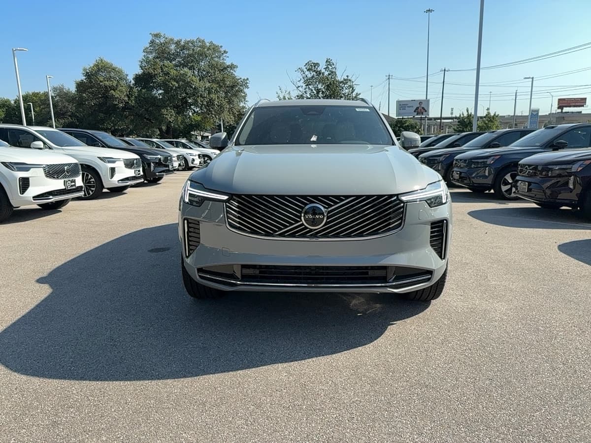 2026 Volvo XC90 - Image 8