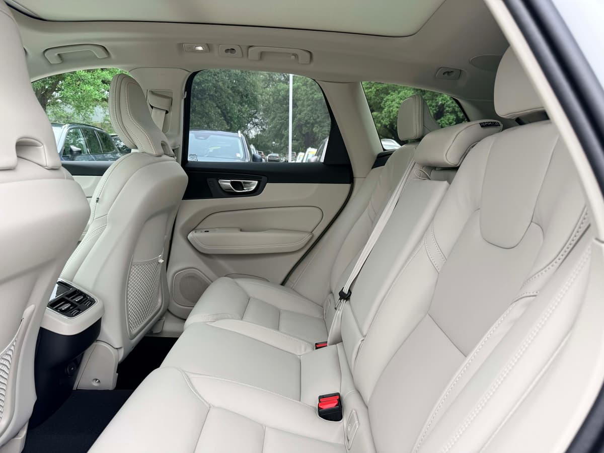 2026 Volvo XC60 - Image 15