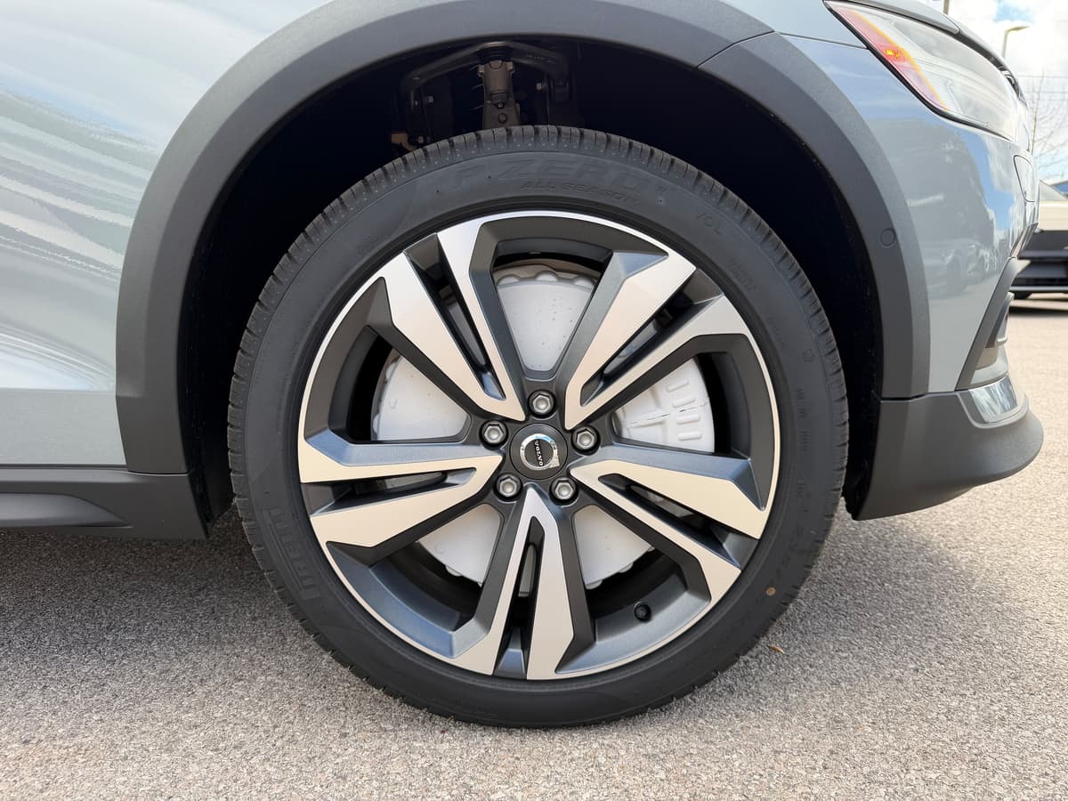 2026 Volvo V60 Cross Country - Image 7