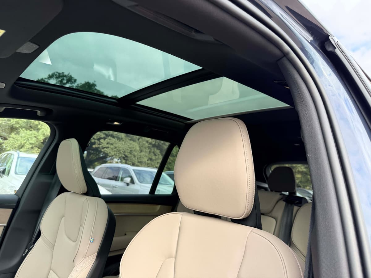 2026 Volvo XC90 - Image 13