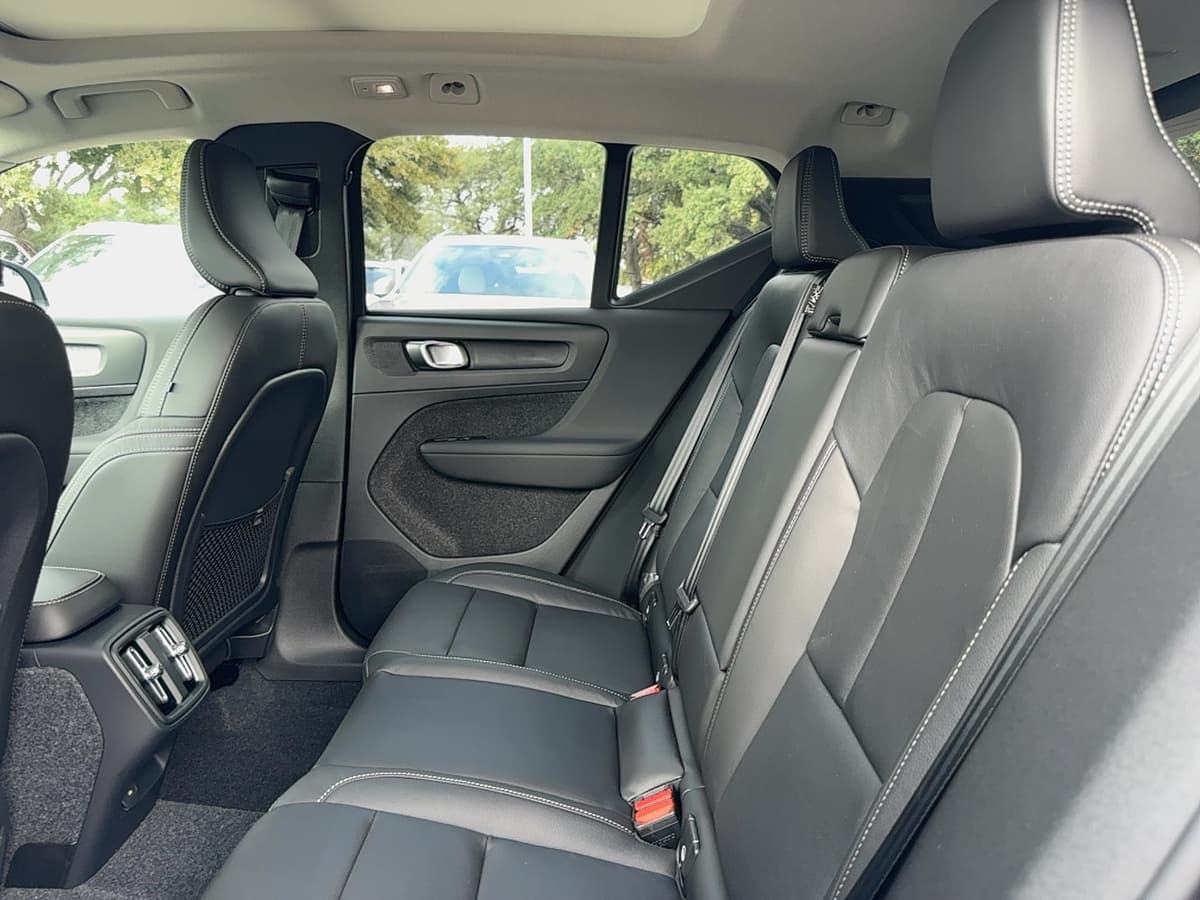 2026 Volvo XC40 - Image 15