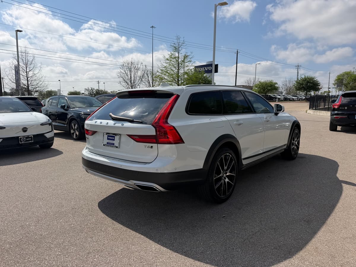 2018 Volvo V90 Cross Country - Image 6