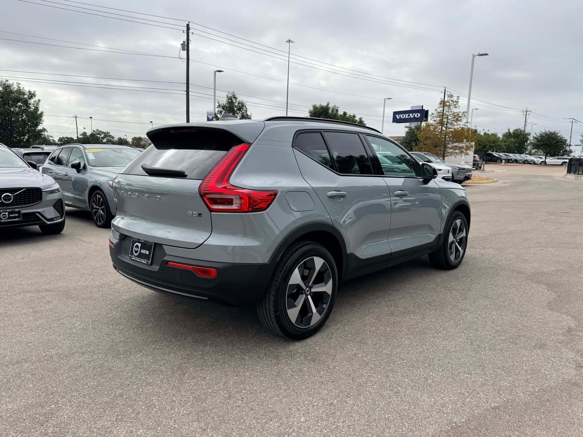 2026 Volvo XC40 - Image 6