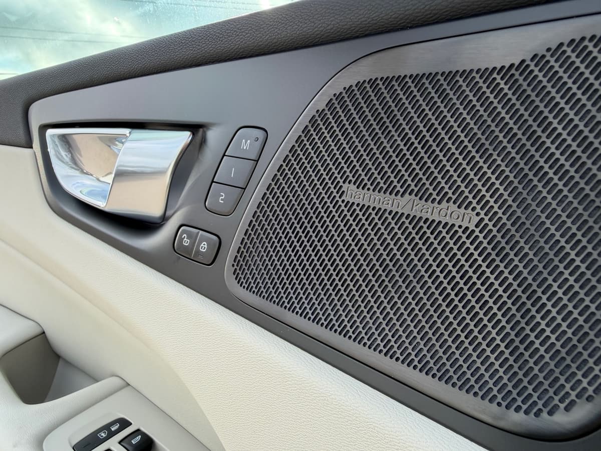 2026 Volvo XC60 - Image 17