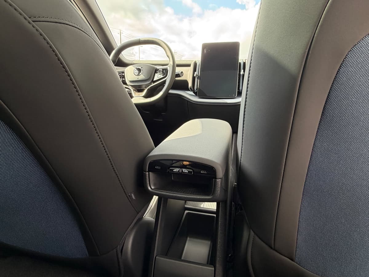 2026 Volvo EX30 - Image 11