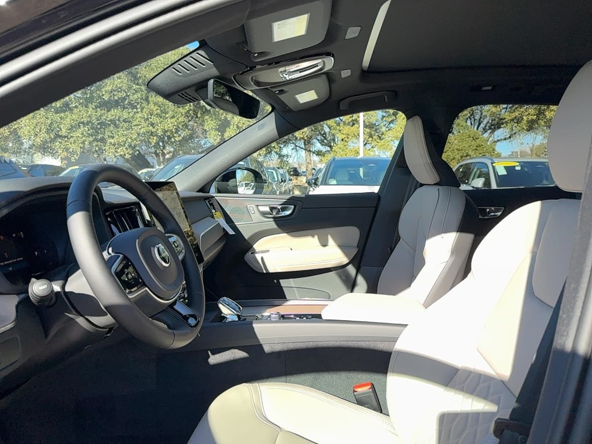 2026 Volvo XC60 - Image 12