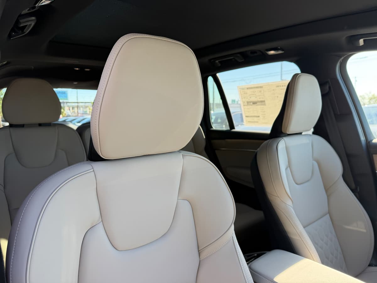 2026 Volvo XC90 plug-in hybrid - Image 9