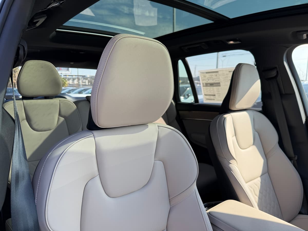 2026 Volvo XC90 plug-in hybrid - Image 9