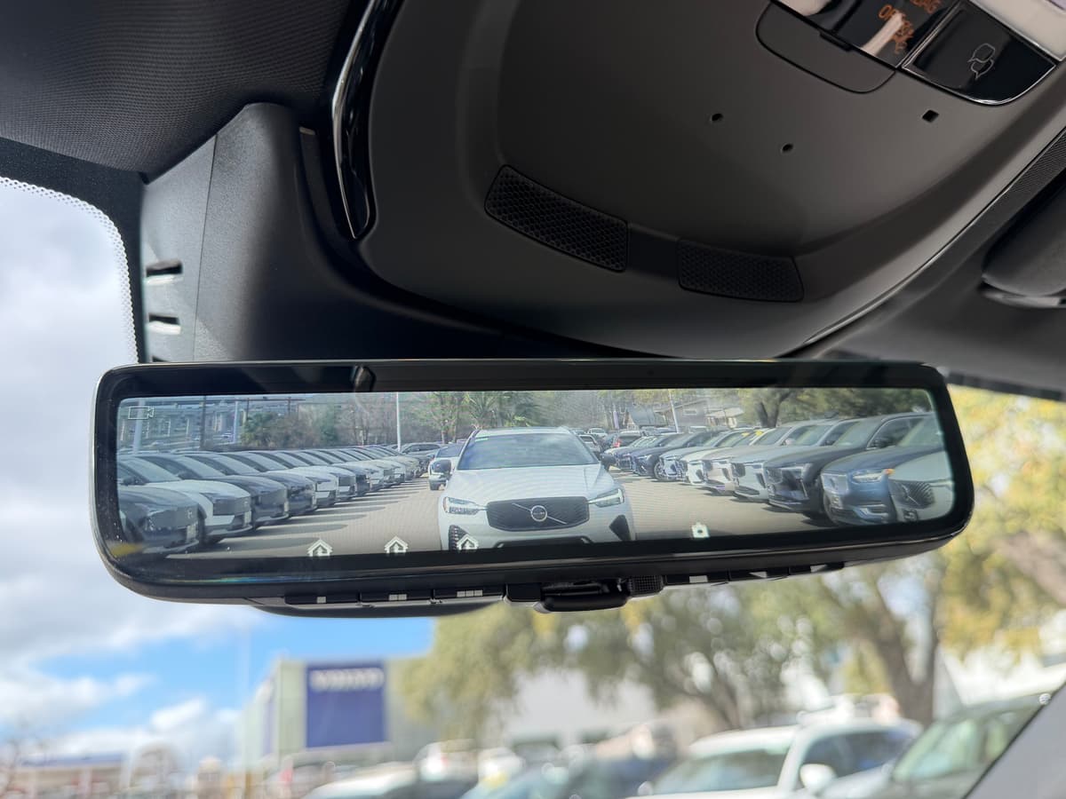 2026 Volvo XC60 plug-in hybrid - Image 16