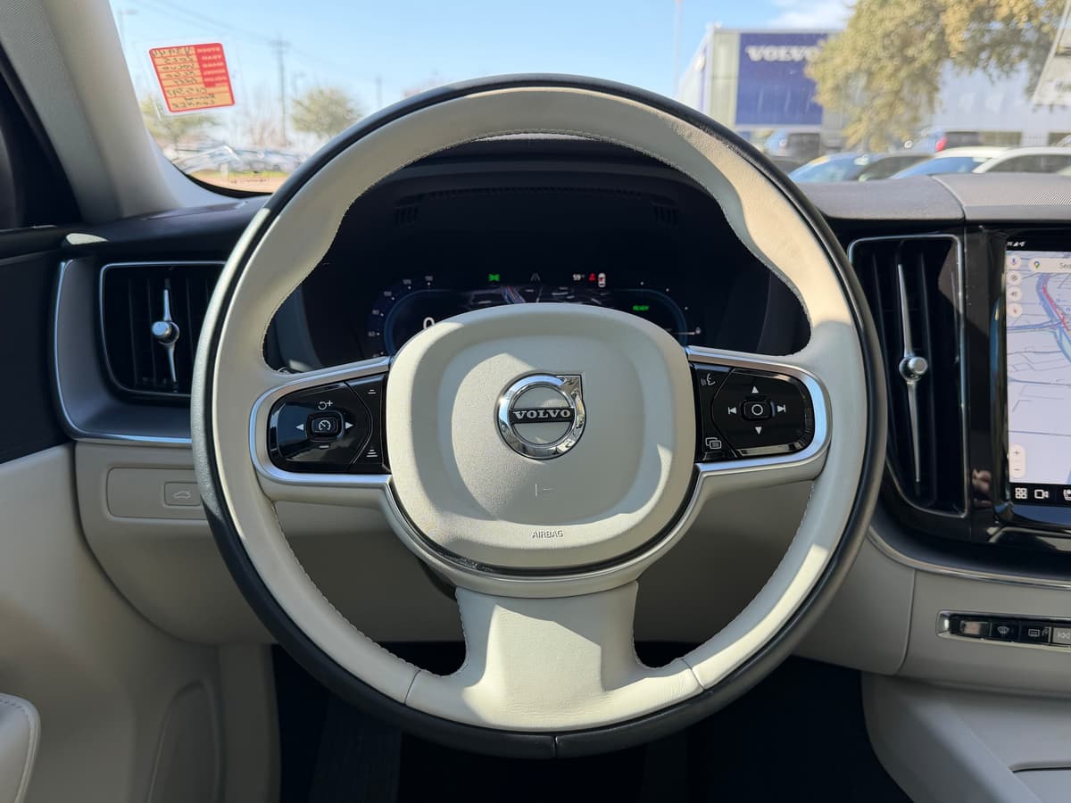 2025 Volvo XC60 plug-in hybrid - Image 14