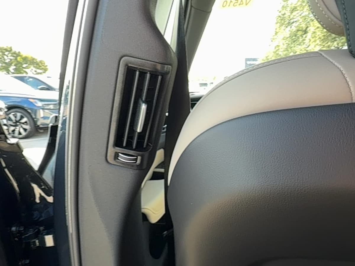 2026 Volvo XC60 - Image 16