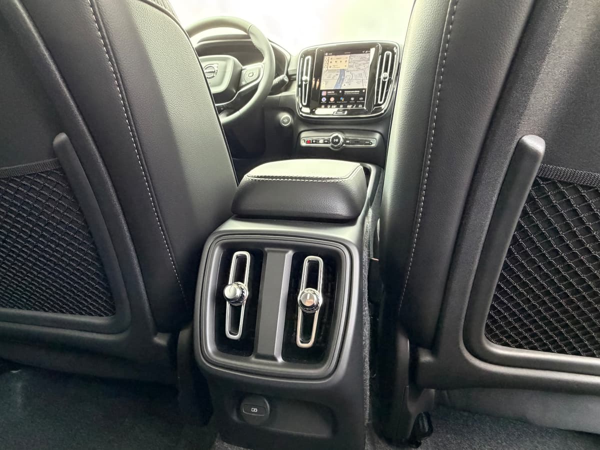 2026 Volvo XC40 - Image 11