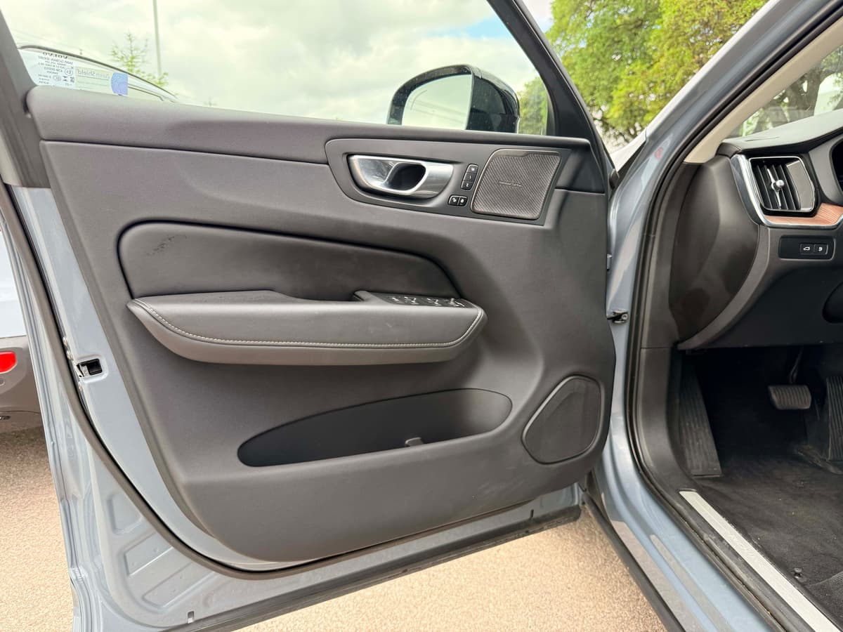 2024 Volvo XC60 plug-in hybrid - Image 9