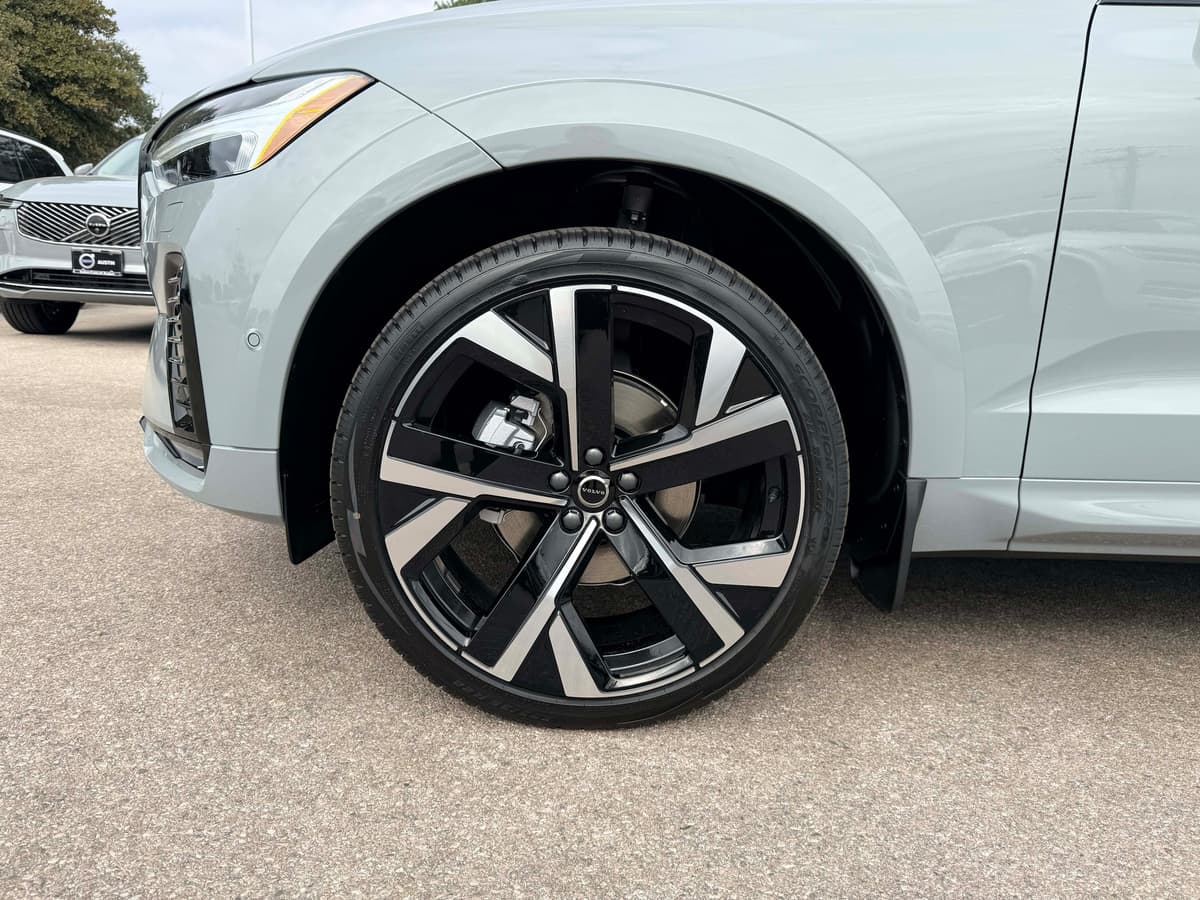 2026 Volvo XC60 - Image 10