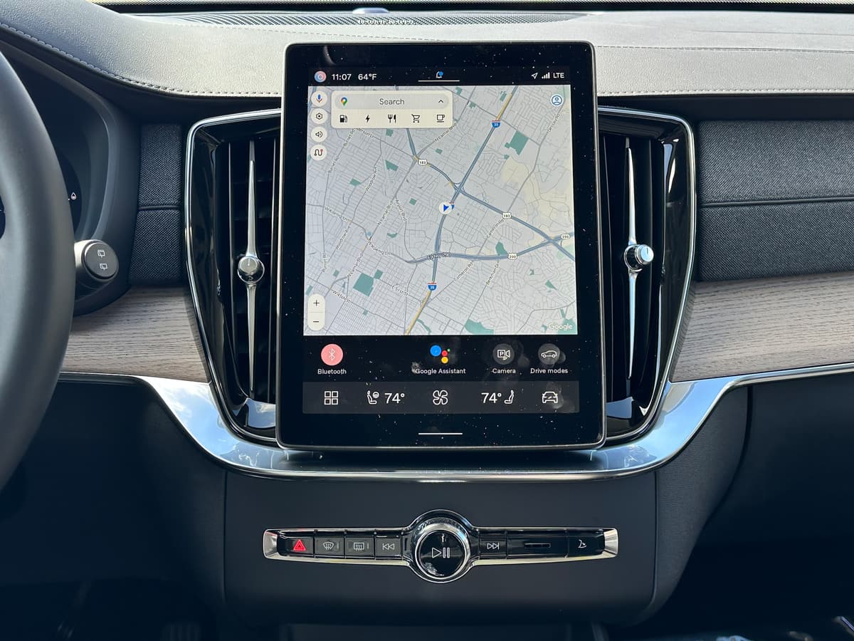 2025 Volvo XC90 plug-in hybrid - Image 11