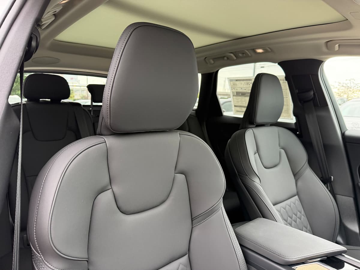 2026 Volvo XC60 - Image 9