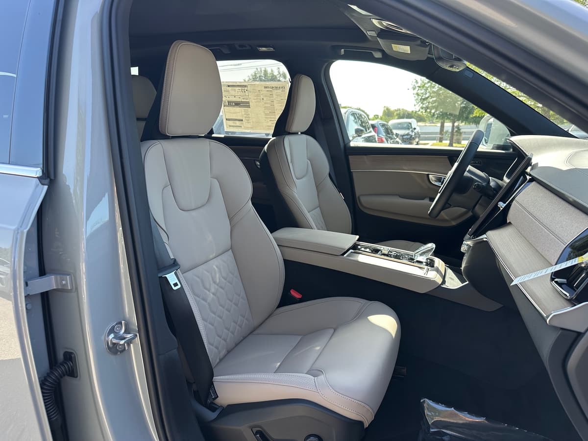 2026 Volvo XC90 - Image 8