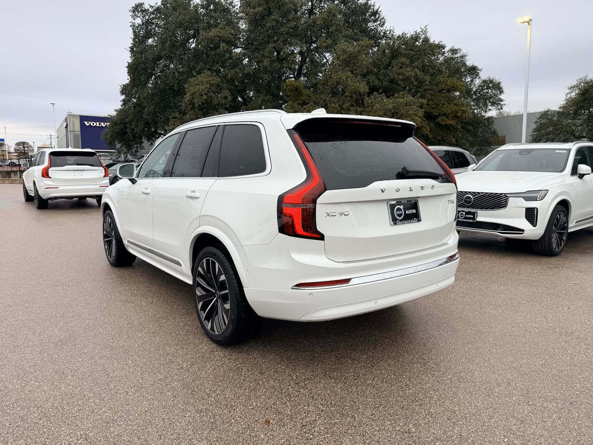 2026 Volvo XC90 plug-in hybrid - Image 4