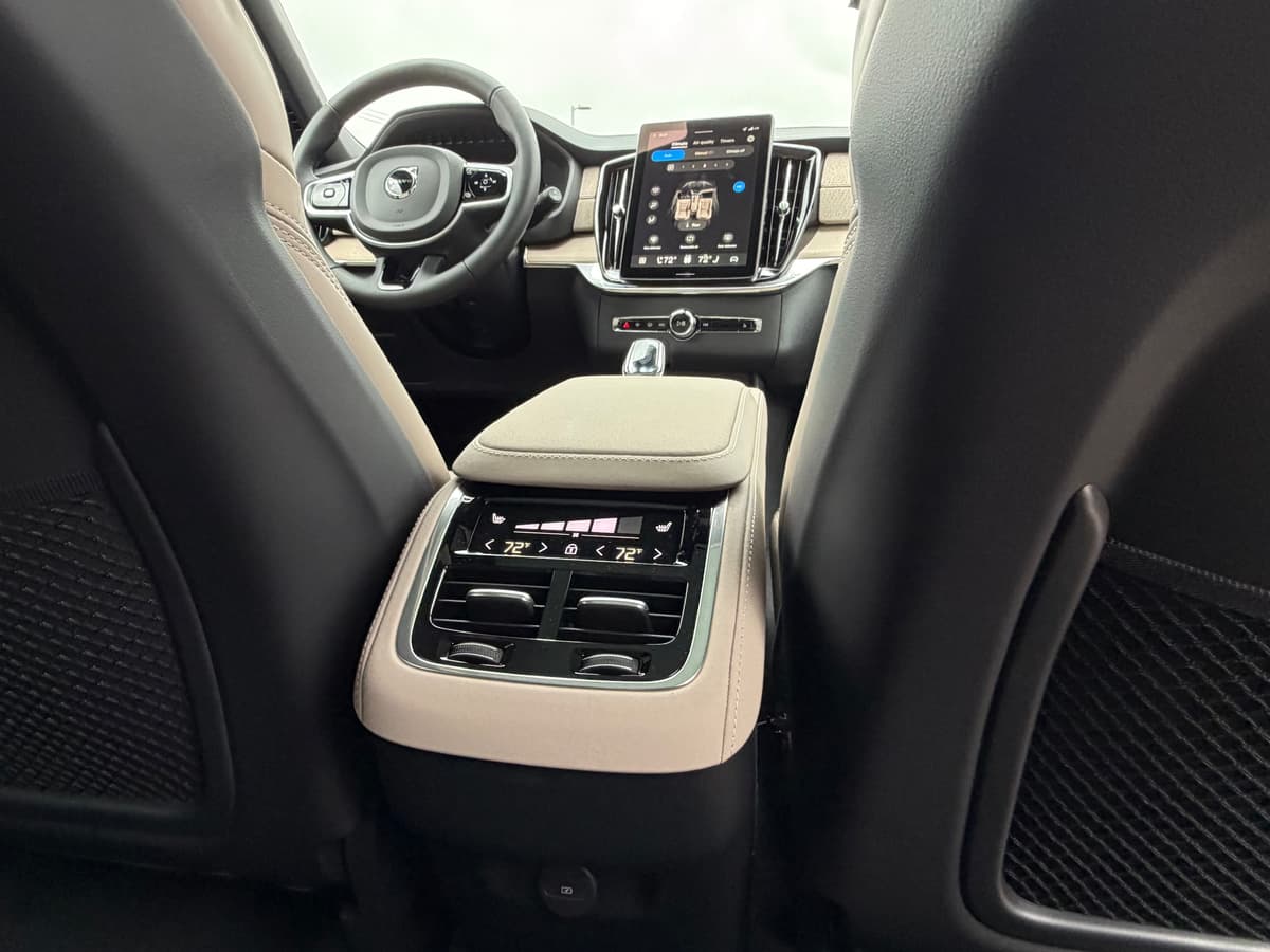 2026 Volvo XC90 - Image 10