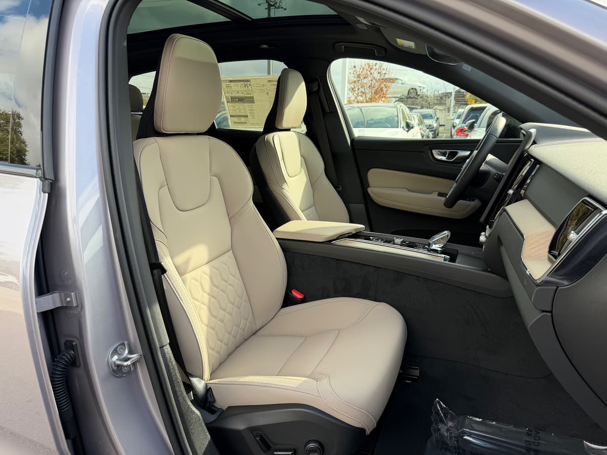2026 Volvo XC60 - Image 8