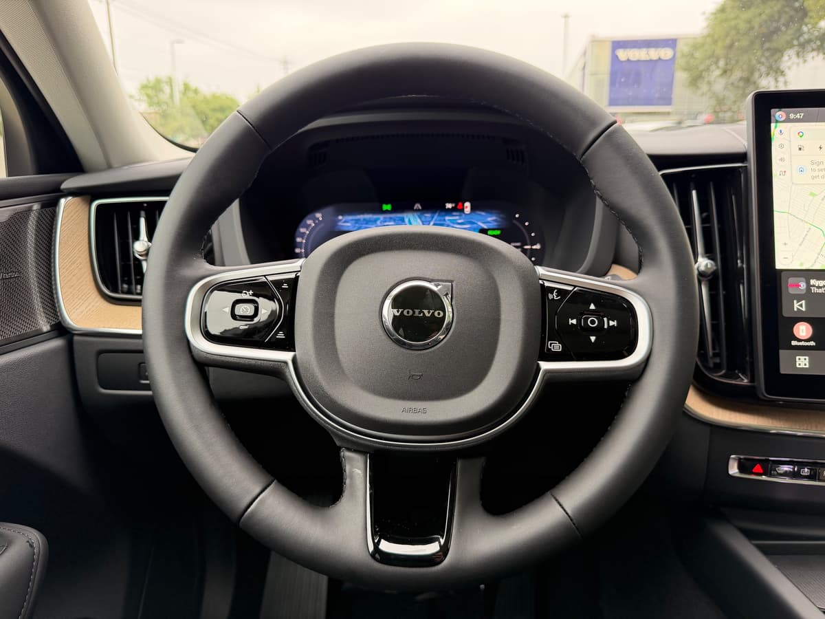 2026 Volvo XC60 plug-in hybrid - Image 13